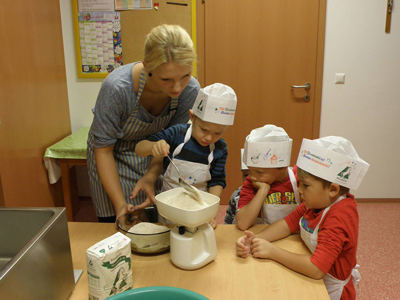 Backe, backe Kuchen! Auch im Kindergarten St.Christoph-Thondorf wird eifrig gebacken.