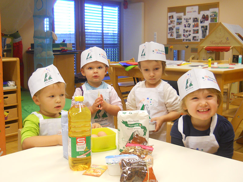Besonders kreativ wird im Kindergarten Merkendorf gebacken. Da gibt's nämlich Topfenteigraupen!