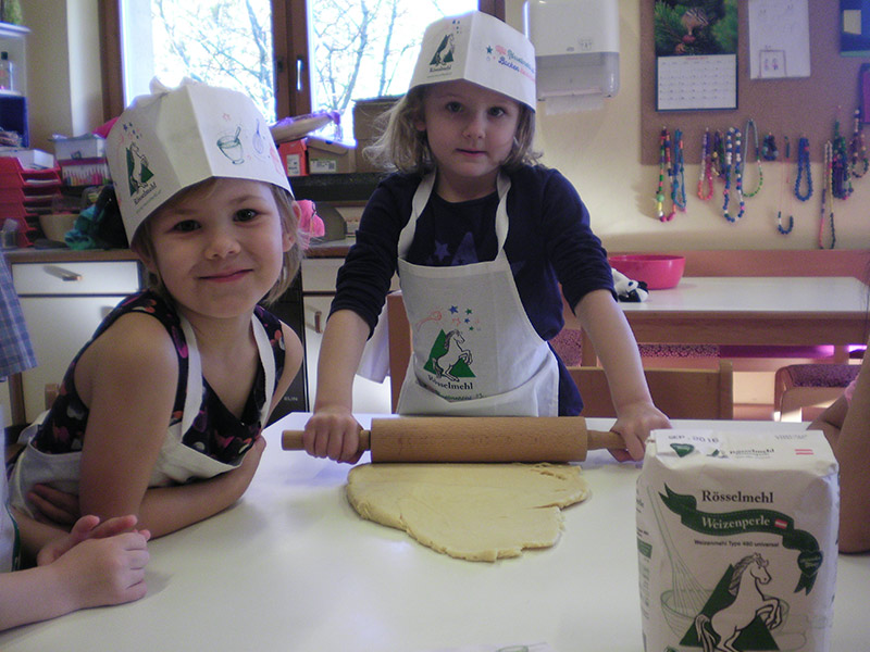 Duftende Kekse und ein leckerer Strudel wurden im Kindergarten Fehring gebacken.