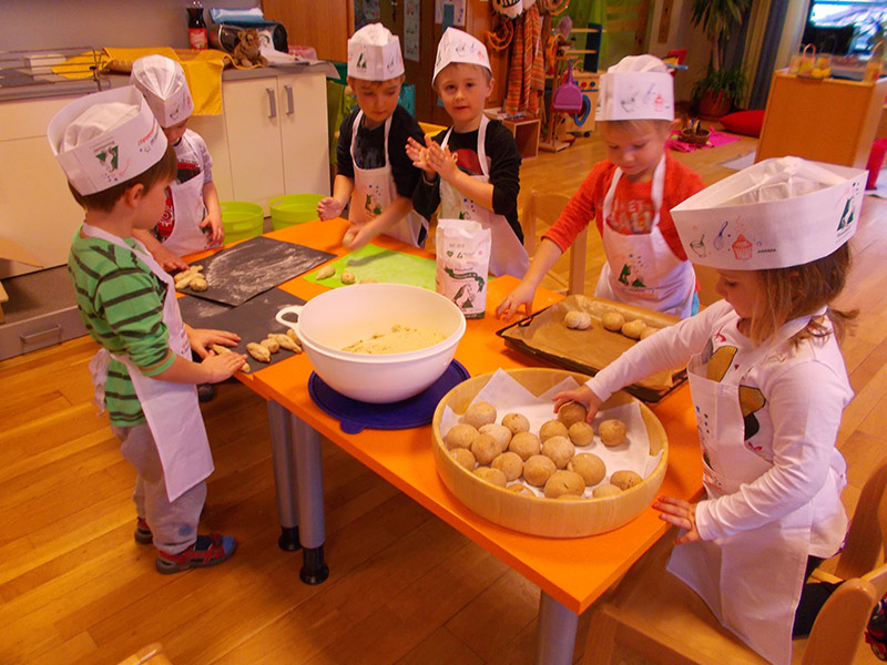 Im Kindergarten Gaishorn wurde eine Bäckerstube mit kleinen Nachwuchsbäckern eröffnet.