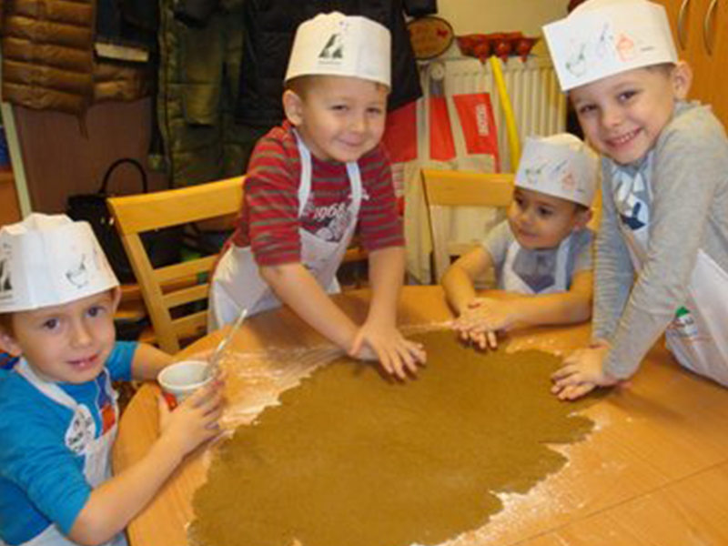 Backe backe Kekse - auch im Kindergarten Hartberg 1 wird fleißig gebacken.
