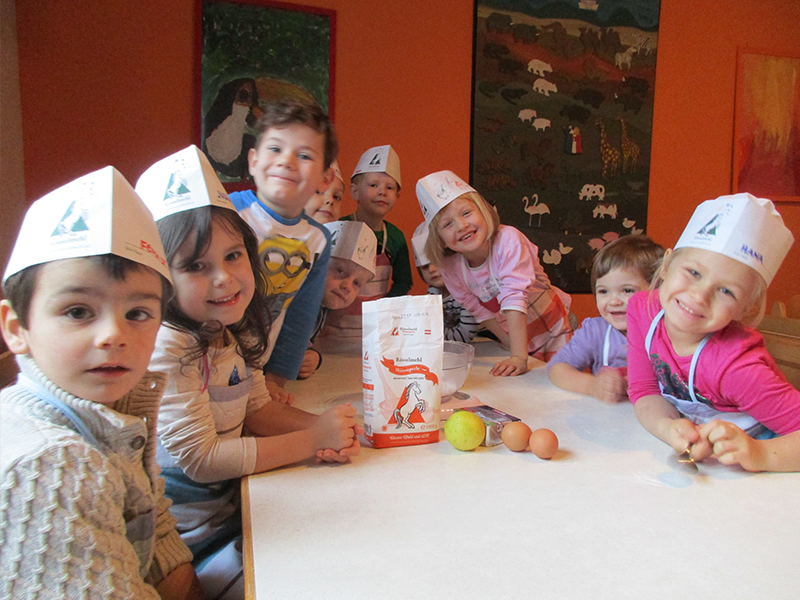 Viel Freude mit dem Rösselmehl Backpaket hat auch der Kindergarten Papageno aus Leibnitz.