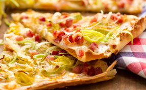 Gegrillter Flammkuchen